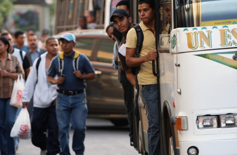 Transportistas insisten en aumento de pasaje equivalente a $0,50