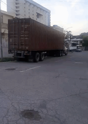 Gandolas perturban la paz y destruyen la calle