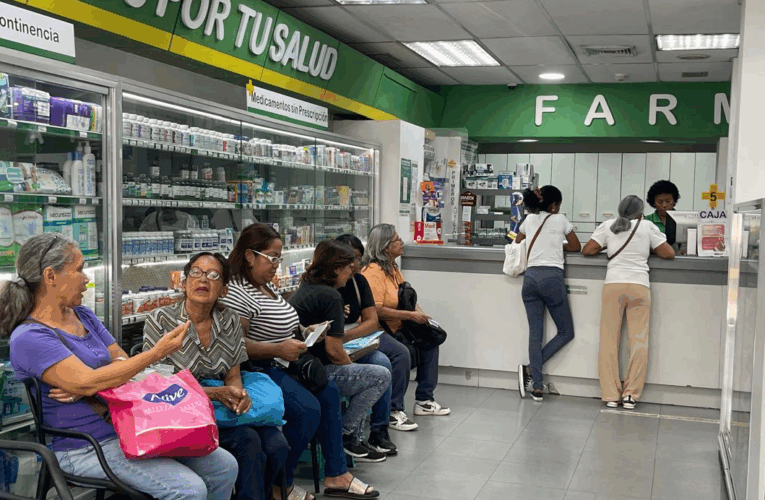 Farmacia El Ejército cerró el Mes Rosa con jornada de salud integral