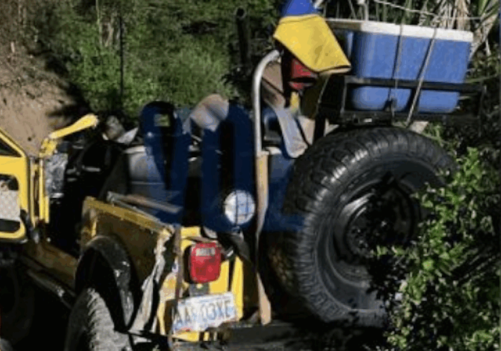 Jeep vuelca y cae por barranco a la altura de Boquerón I