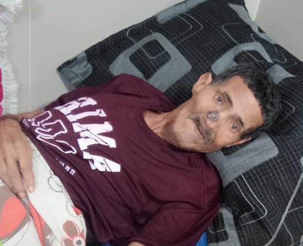 Abuelo fracturado necesita ayuda