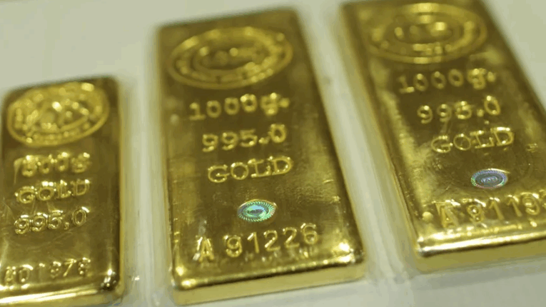 El precio del oro se acerca a los 3.945 dólares por onza