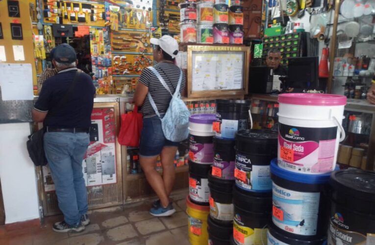 Desde los $12 se consigue pintura en Catia la Mar