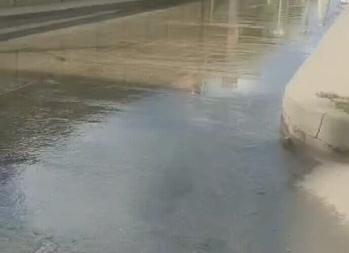 Se vuelven a desbordar las aguas servidas en Puerto Viejo