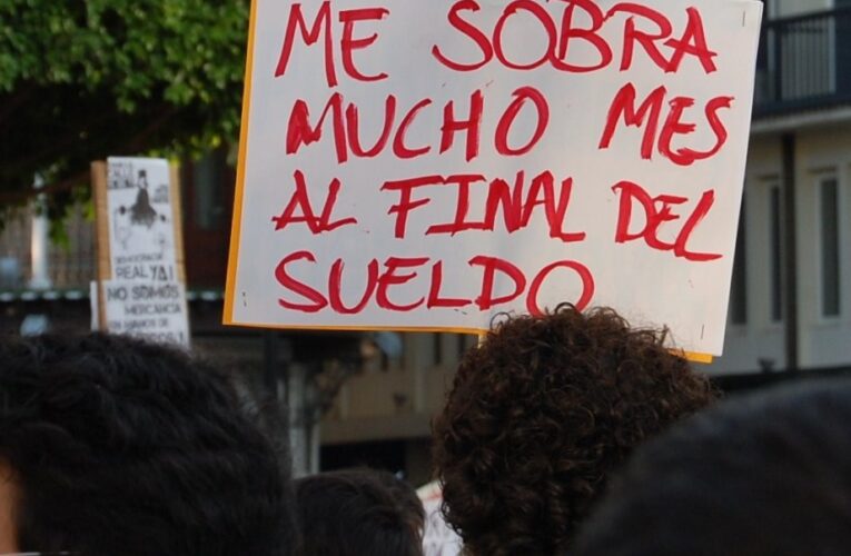 Buhonerismo o exilio son las opciones de los trabajadores