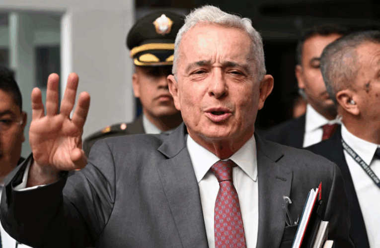 Justicia colombiana absuelve al expresidente Álvaro Uribe