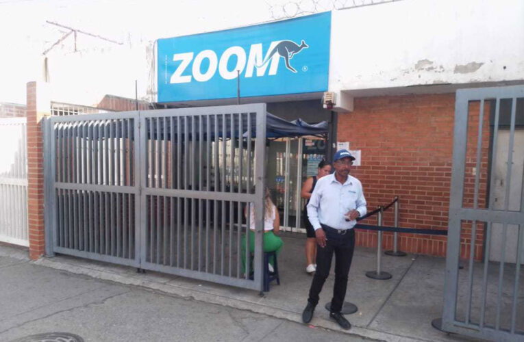 Zoom recibe dólares pero solo da bolívares