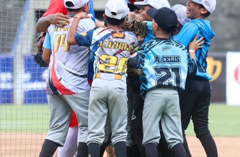 Acuña Jr fue el centro de atención de escuela de béisbol