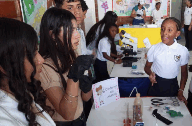 C.E. Juan José Mendoza incentiva el conocimiento de la ciencia