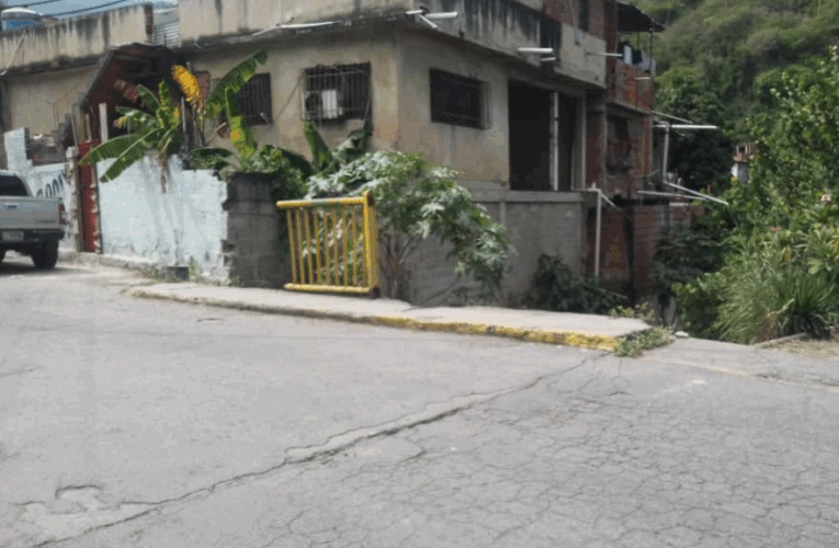 Se cae la baranda del puente de El Rincón