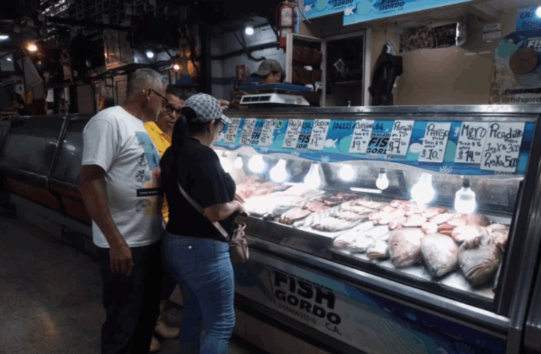 Filet de merluza a $9/Bs.2.097 en el muelle pesquero