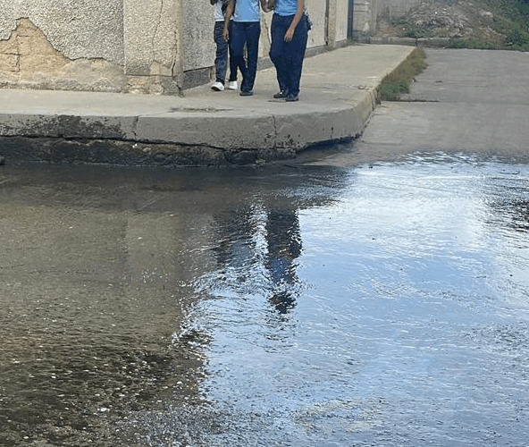 Continúa bote de aguas servidas en Puerto Viejo