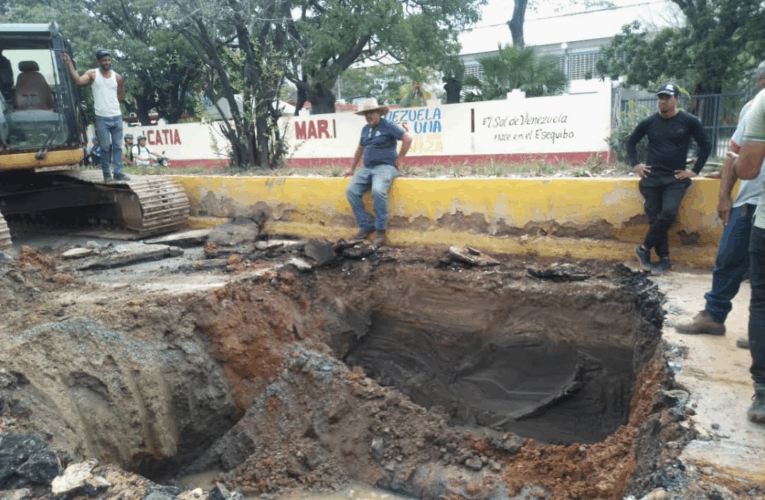 Por tercera vez se revienta tubo matriz en la avenida El Ejército