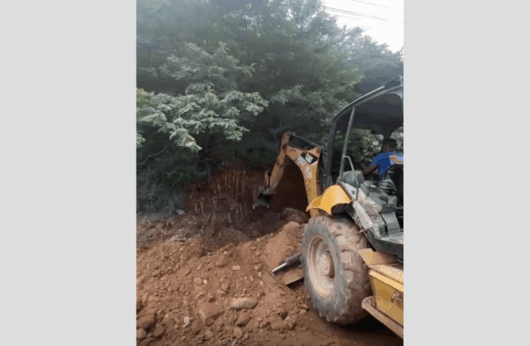 Reparan tubo matriz de aguas blancas en la avenida La Armada