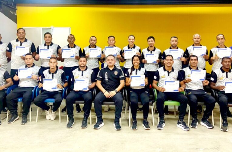 Árbitros guaireños realizaron curso de actualización de Futsal y playa