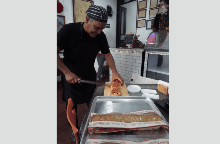 Chef Zea ofrece su pan de jamón