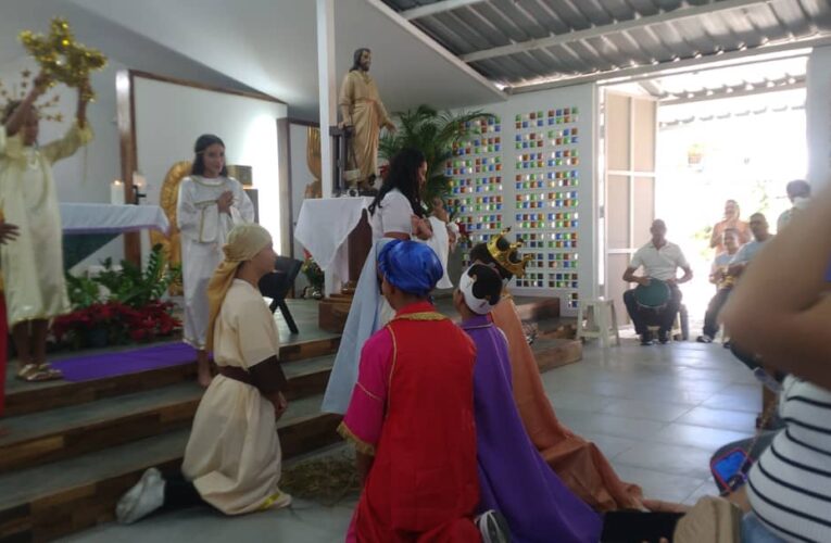 Niños de la catequesis de Mamo deleitaron con su nacimiento viviente