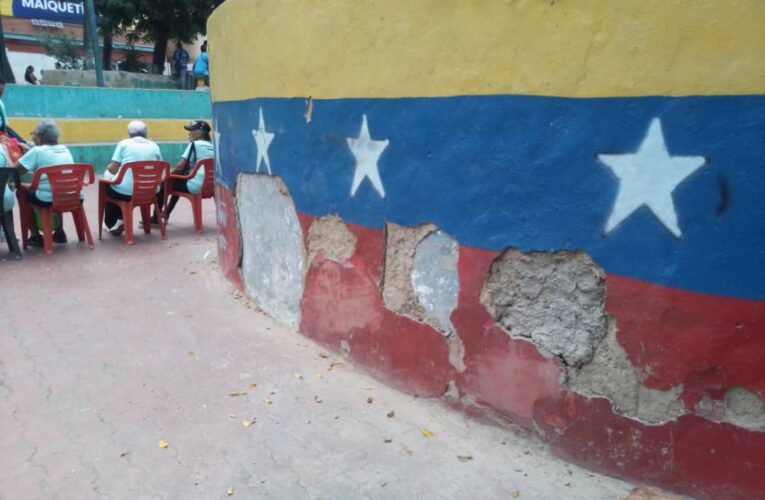 Adultos Dinámicos: Rescaten plaza Los Maestros