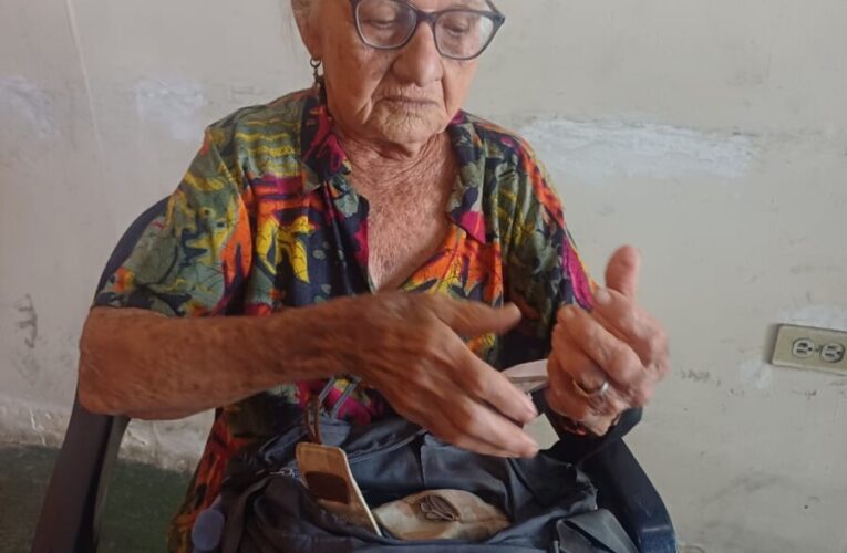 Claman por reparación de tubería de aguas servidas