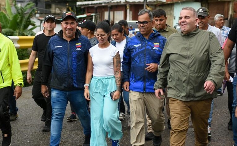 Inician asfaltado en comunas del Corredor Pueblos Caribes en la Caracas-La Guaira