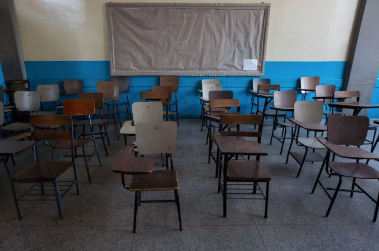 Piden que cese la suspensión de salarios a los educadores