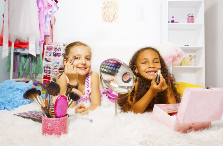 Alertan sobre el peligro del maquillaje en niñas