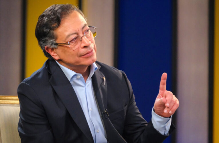 Petro rechaza el bloqueo a Venezuela