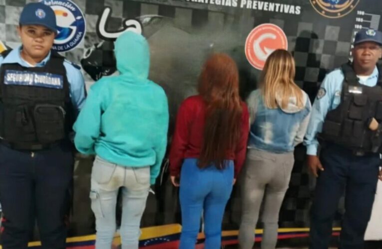Se cayeron a golpes en una buseta y fueron capturadas