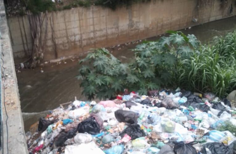 Convierten a Tacagua en vertedero de basura