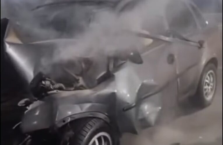 2 muertos en incendio vehicular en la Valle-Coche