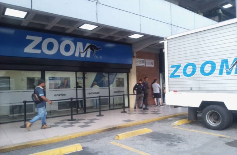 Zoom paga remesas en bolívares y dólares