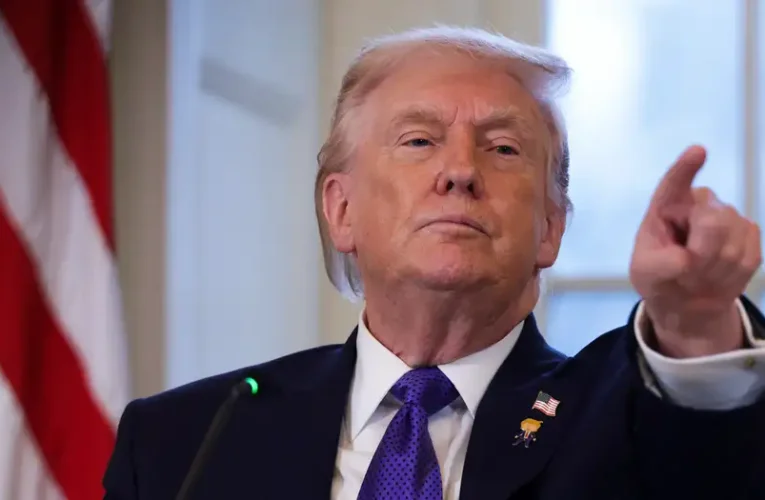 Presidente Trump ordena reabrir espacio aéreo comercial con Venezuela