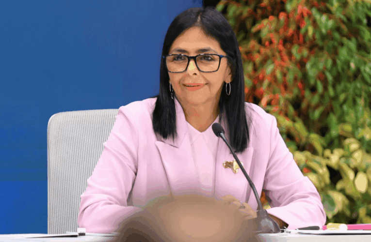 Presidenta proyecta inversión de  $1.400 millones  para fortalecer el Motor Hidrocarburos