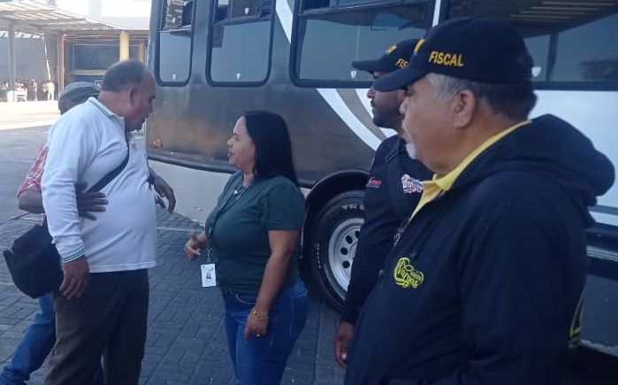 Verifican cobro de pasaje en el Terminal de Catia La Mar