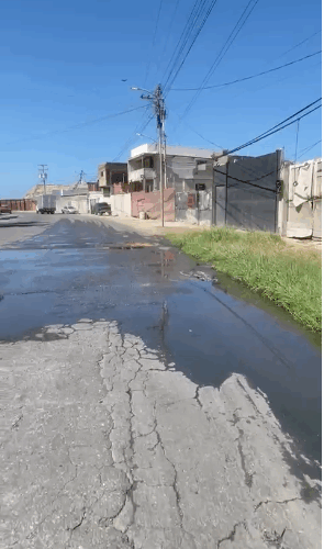 Calles internas de Puerto Viejo inundadas de aguas negras