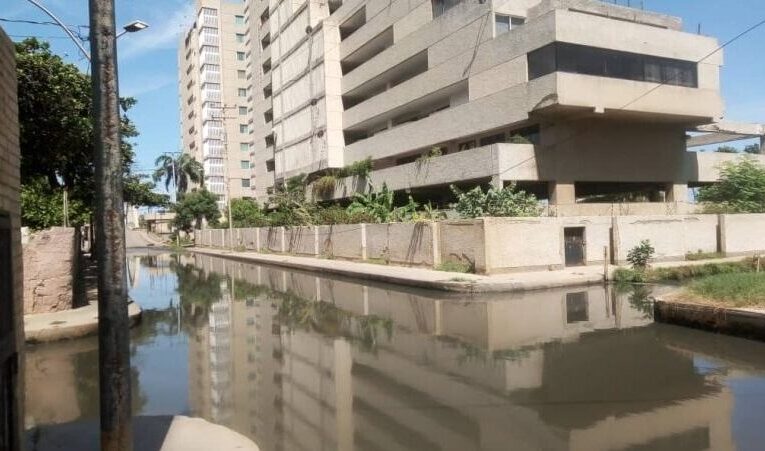 Aguas servidas dañan las playas