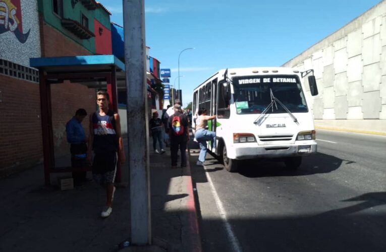 Transporte público operó con normalidad este lunes