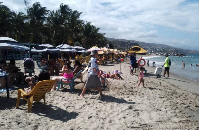 Full playa Bahía Marina