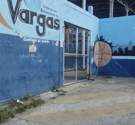 Denuncian privatización de la cancha en 10 de Marzo