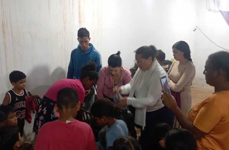 Copei en su 80° aniversario entregaron ropa y calzados en El Cambural