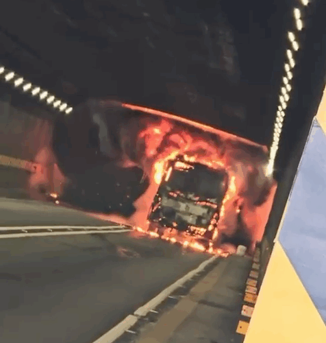 Se prendió Yutong en el Boquerón I