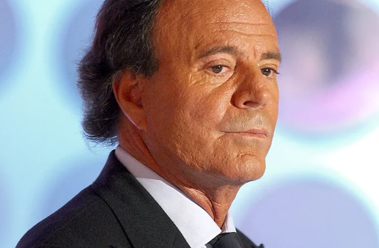 Julio Iglesias niega las acusaciones de venezolana y dominicana por abusos