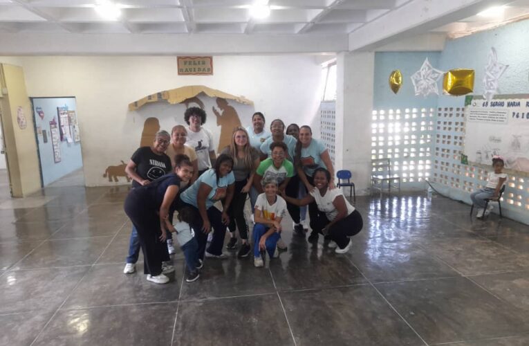 ¡Maestras celebran en grande!