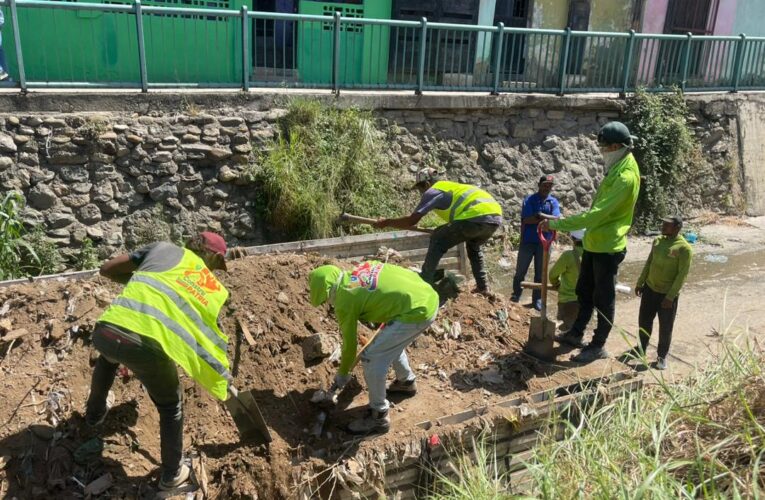 Limpian quebrada de La Soublette