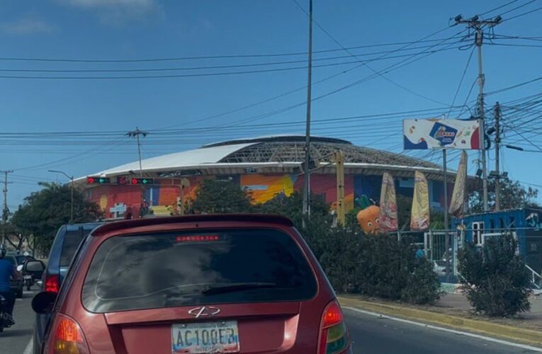 Avanza la sustitución del techo del polideportivo