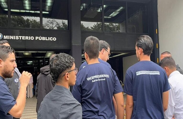 Consejeros FCU  entregan documento al MP exigiendo libertad de los presos políticos