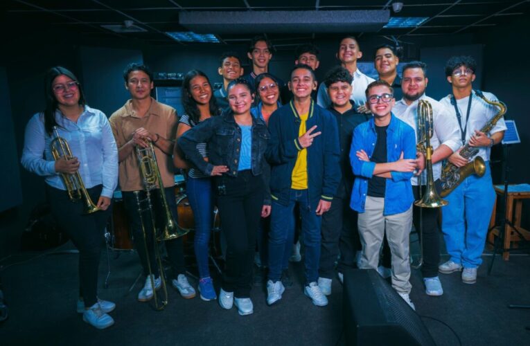 «Los Quevedo” estrenan “El último timbre”, un tema dedicado a la promoción estudiantil