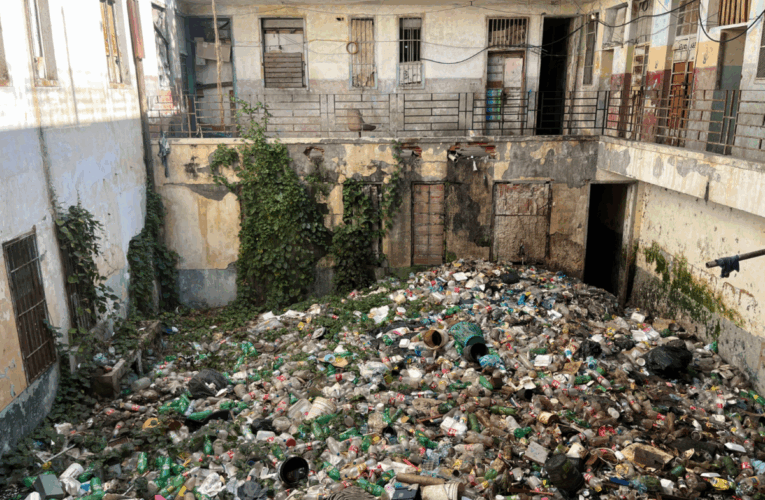 50 familias del Lorenzo González viven inmersos en la basura
