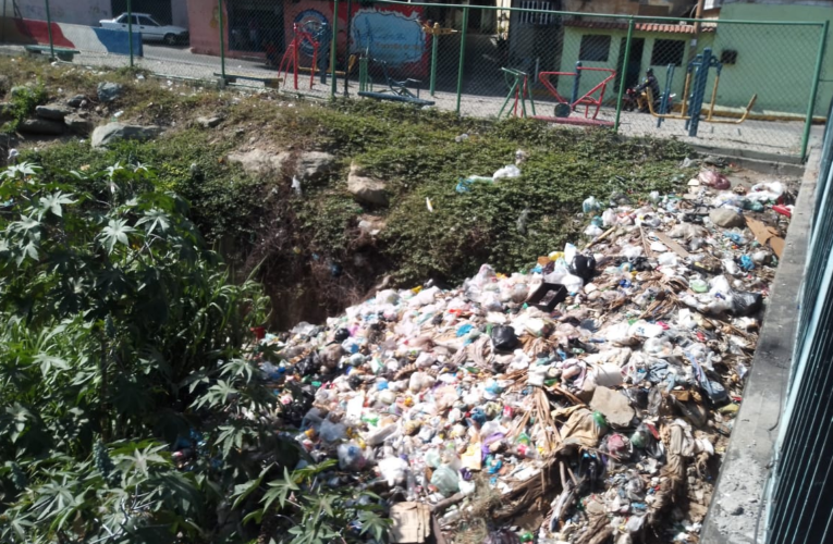 Quebrada de Tacagua convertida en vertedero