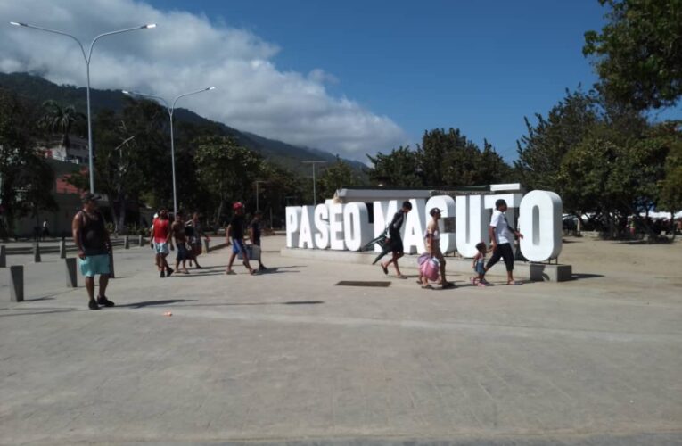 Playas de Macuto se llenaron en estos Carnavales
